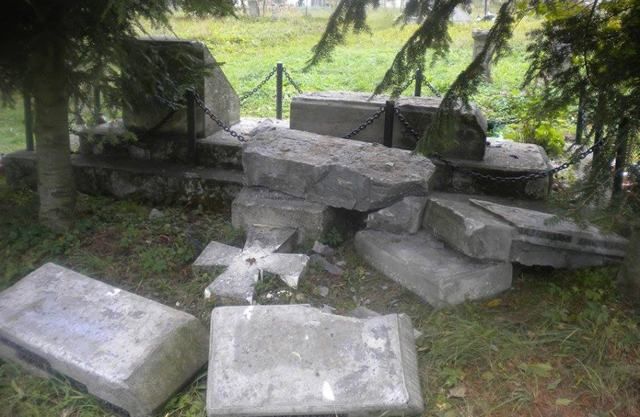 Вандали у Польщі зруйнували пам’ятник воїнам УПА