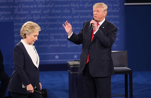 Трамп рассказал, что сделает с Клинтон, если станет президентом США Трамп рассказал, что сделает с Клинтон, если станет президентом США