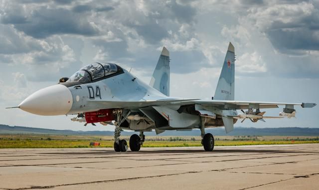 Росія відправила в Крим багатофункціональний винищувач Су-30СМ