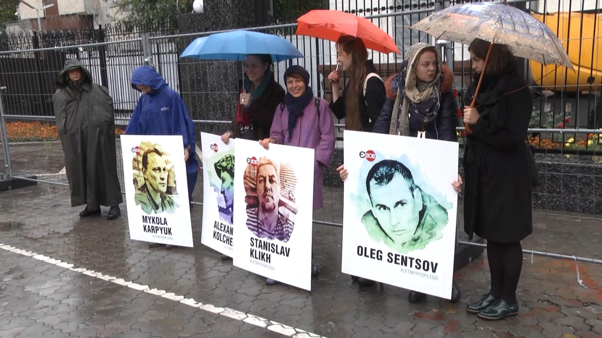 Стоп, Путин: украинцы вышли на улицы поддержать пленных