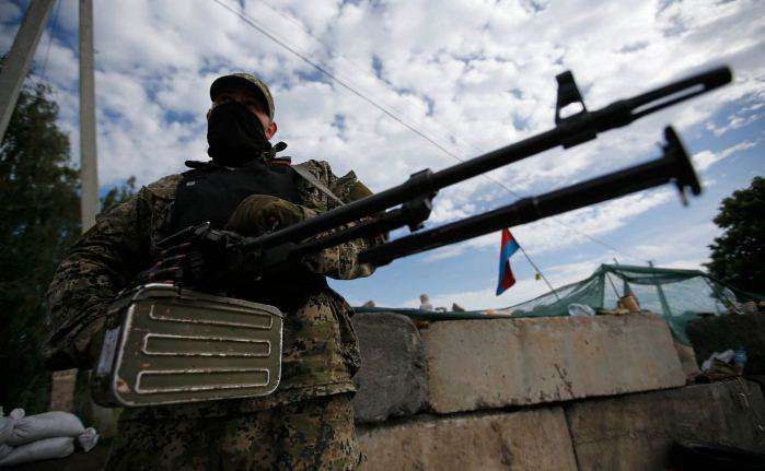 Терористи продовжують гатити по українських позиціях 
