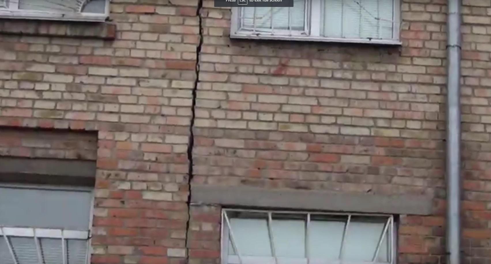 Обвал стіни у школі на Київщині: на відео показали жахливий стан будівлі