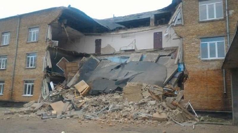 Обвалом школи у Василькові зайнялася поліція Обвалом школи у Василькові зайнялася поліція