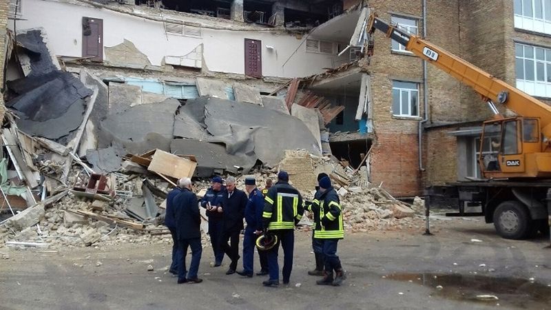 Появились новые фото обвала школы в Василькове Появились новые фото обвала школы в Василькове