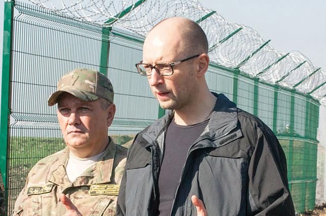 Яценюк нашел крайних в провале проекта "Стена" Яценюк нашел крайних в провале проекта "Стена"