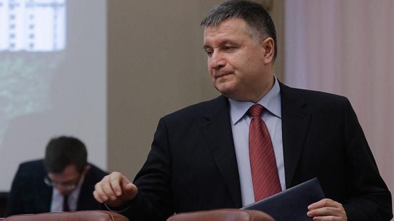 Не продавайте Украину на вульгарной ярмарке,  – Аваков упрекнул Олланда