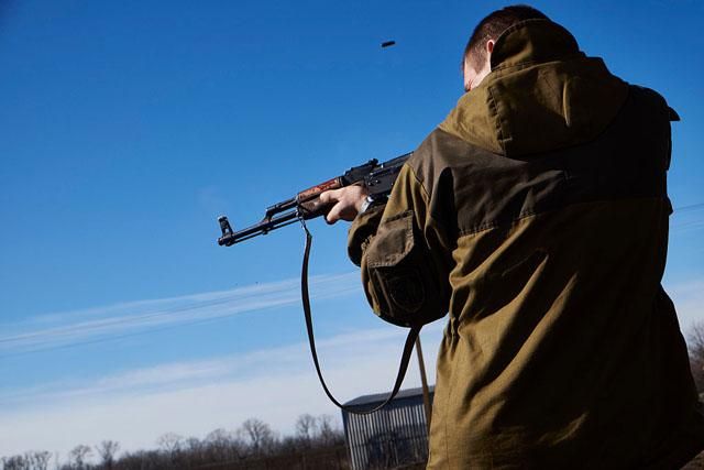 Задержанный боевик Фил оказался снайпером из "Белых лебедей" Задержанный боевик Фил оказался снайпером из "Белых лебедей"