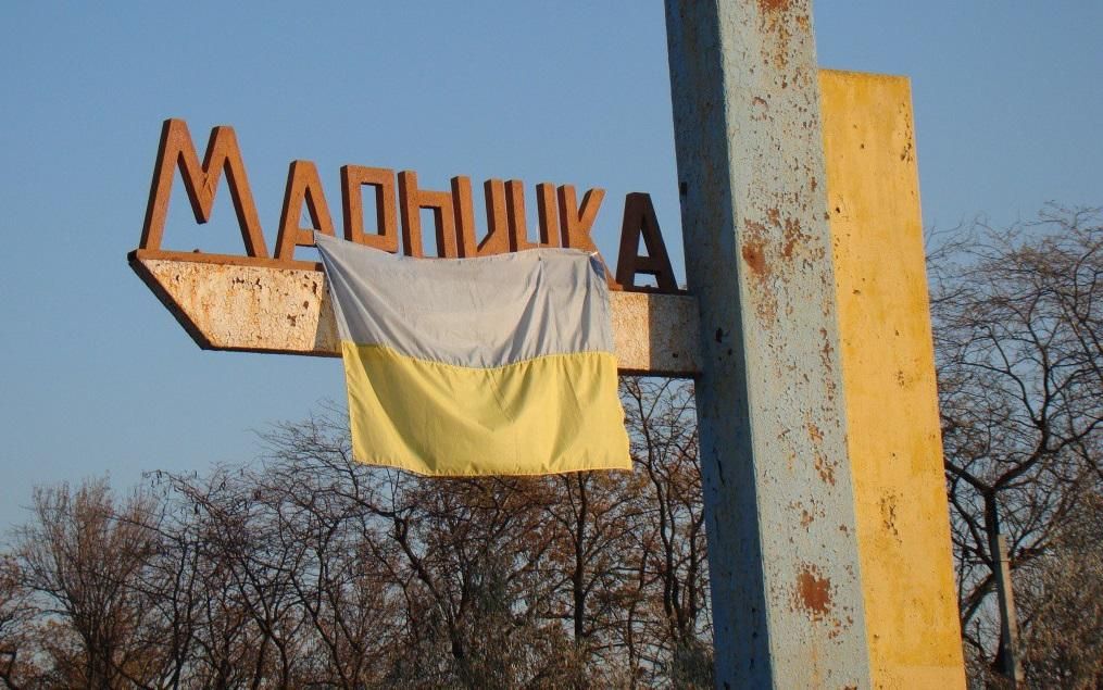 Из-за взрыва снаряда в Марьинке пострадала женщина Из-за взрыва снаряда в Марьинке пострадала женщина