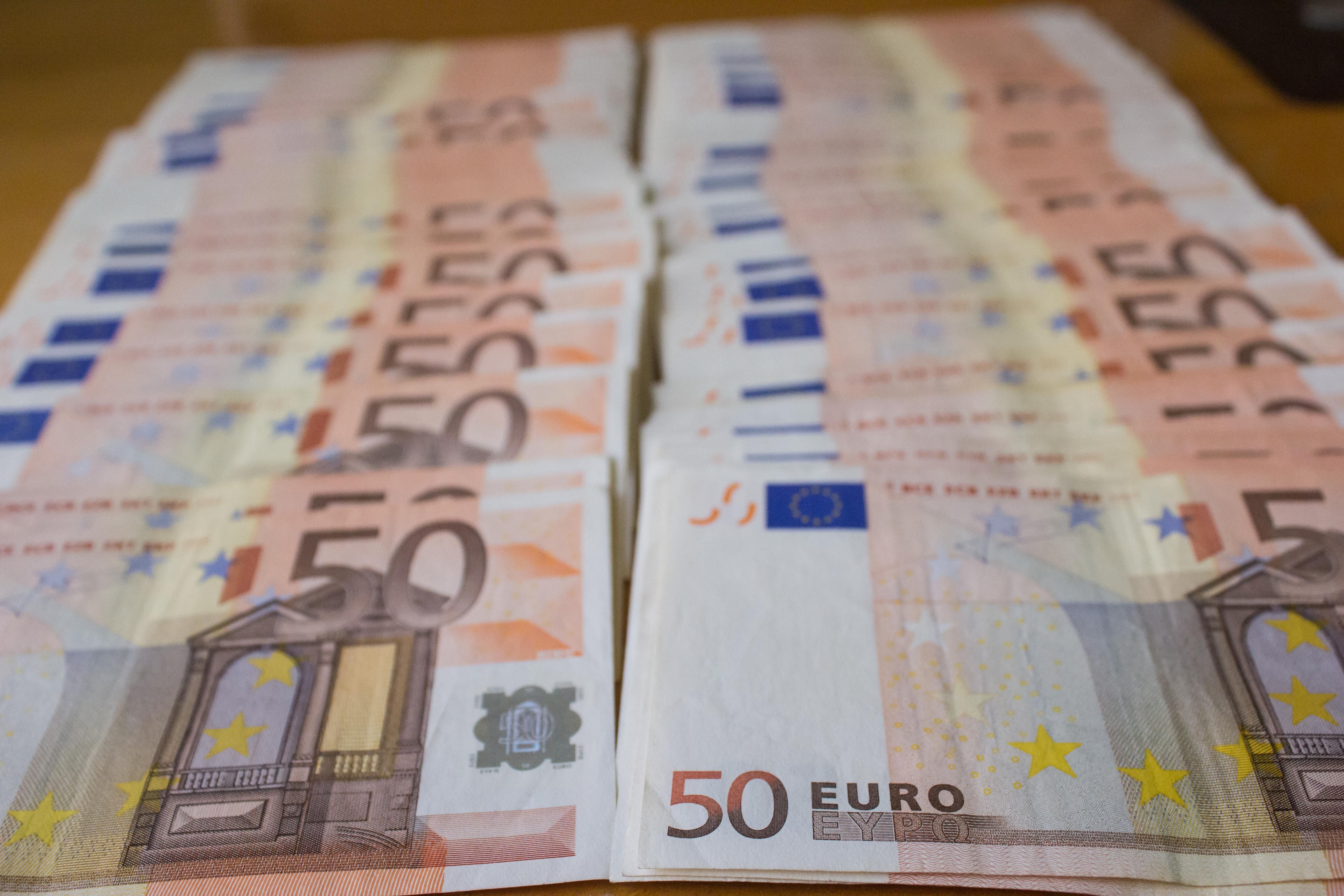 Курс валют на 13 жовтня: падіння євро триває 