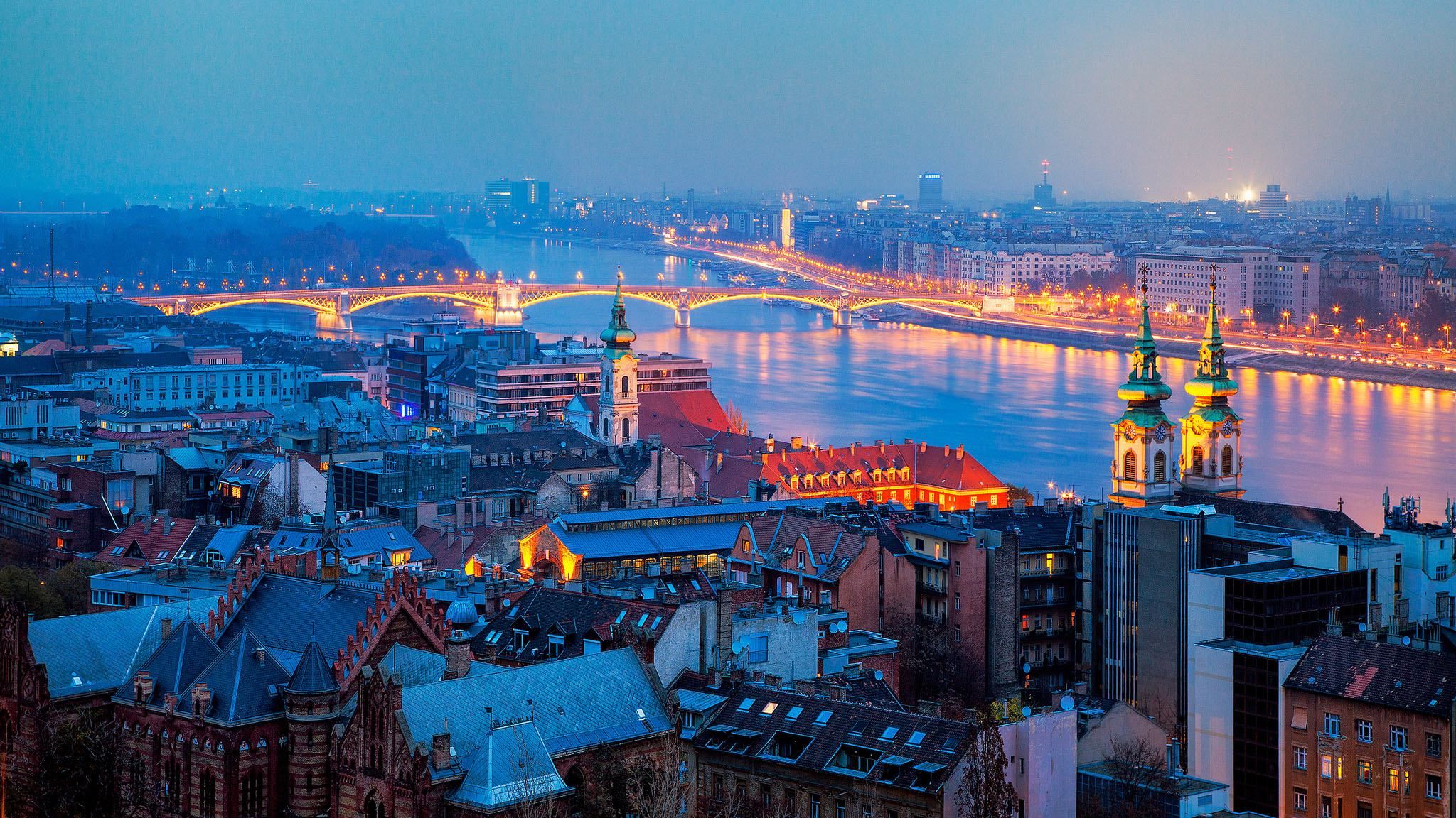 Будапешт – тисячолітнє місто королів та замків на берегах Дунаю