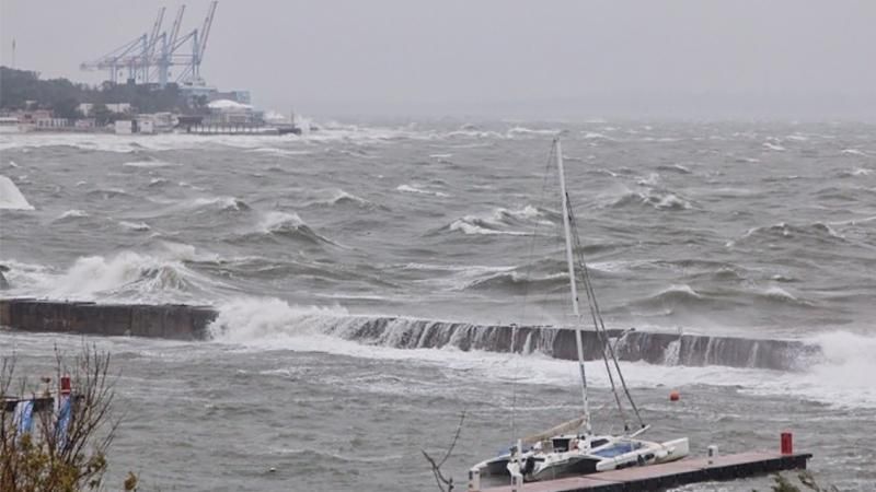 Як Одеса відчула всю міць моря: неймовірної краси фото Як Одеса відчула всю міць моря: неймовірної краси фото
