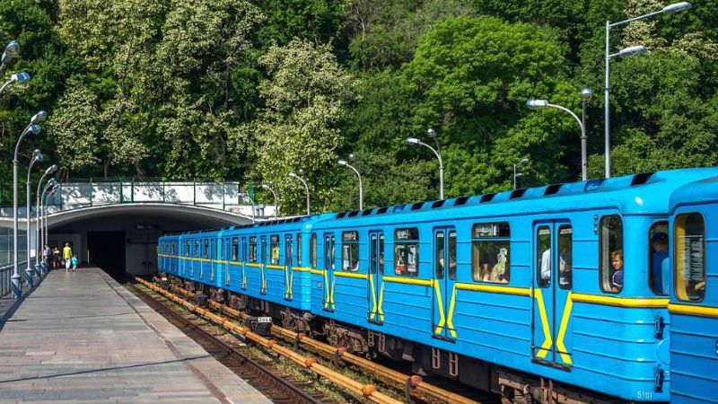 Чому кремлівський банк вимагає колосальну суму грошей від київського метро