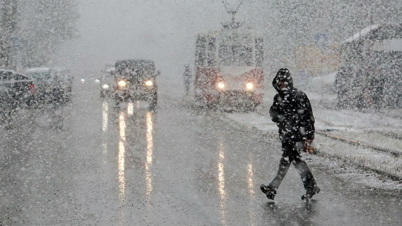 Смертельний шторм в Одесі і сніг в Карпатах: як Україна опинилася в полоні негоди