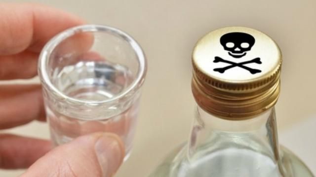 Смертельный алкоголь косит украинцев: число жертв снова выросло Смертельный алкоголь косит украинцев: число жертв снова выросло