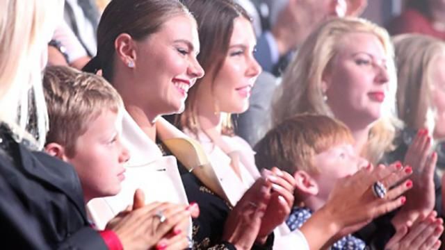 Журналісти з’ясували дивну деталь про дітей Кабаєвої Журналісти з’ясували дивну деталь про дітей Кабаєвої