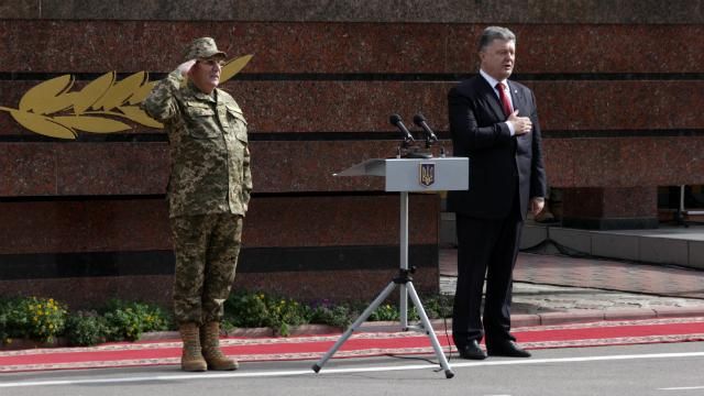 Порошенко объяснил, почему День защитника Украины так быстро прижился 14 октября
Порошенко объяснил, почему День защитника Украины так быстро прижился 14 октября