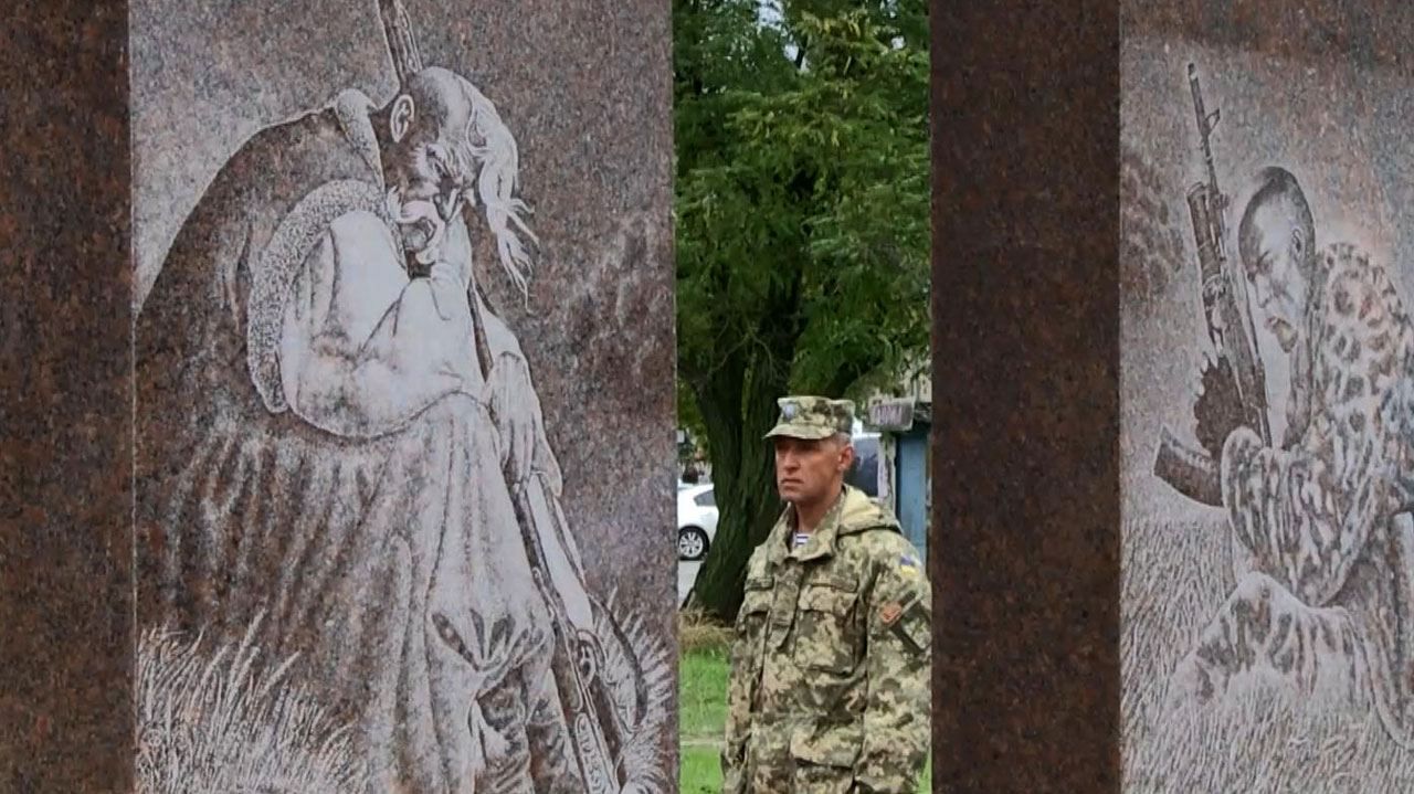 Памятник погибшим "морским котикам" открыли на берегу Черного моря Памятник погибшим "морским котикам" открыли на берегу Черного моря