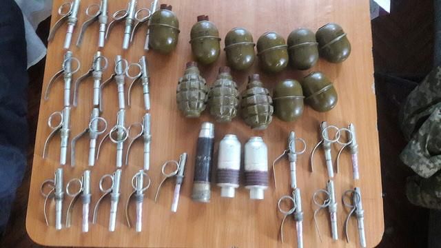 Спецпризначенці знайшли два схрони із зброєю в зоні АТО Спецпризначенці знайшли два схрони із зброєю в зоні АТО