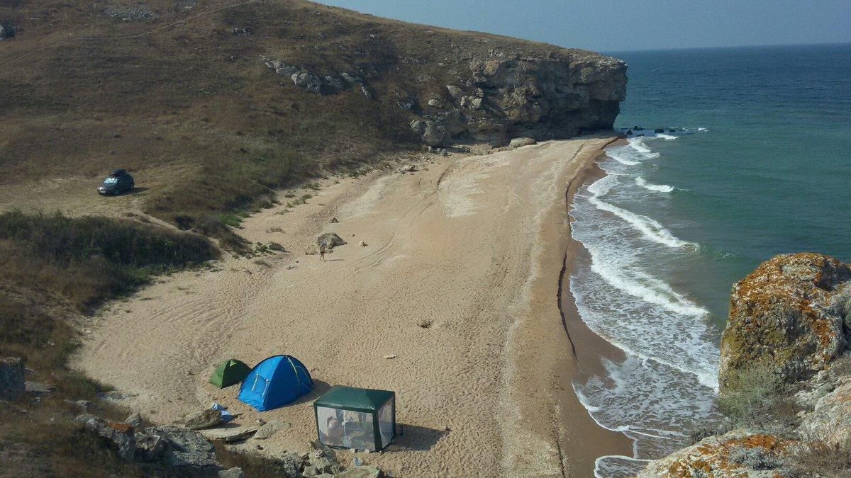 Окупанти кажуть, що безлюдні пляжі  Криму відвідали понад 5 мільйонів туристів