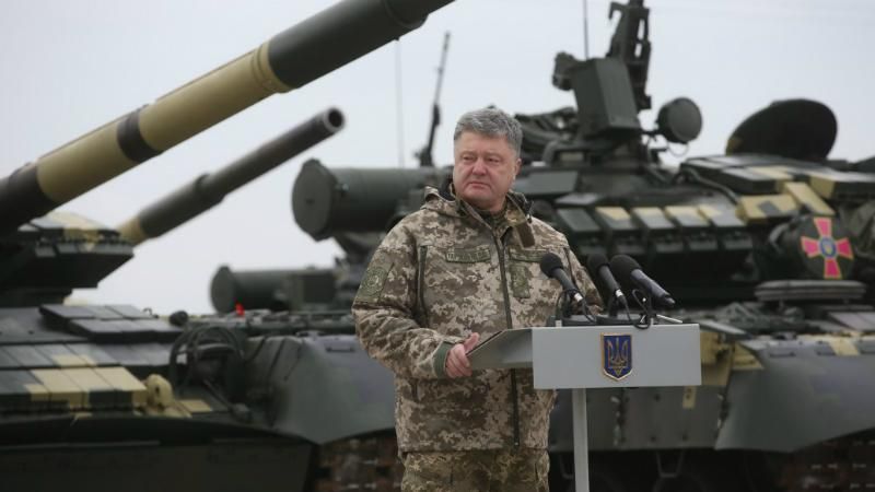 Порошенко анонсував докорінні зміни в армії вже з кінця жовтня Порошенко анонсував докорінні зміни в армії вже з кінця жовтня