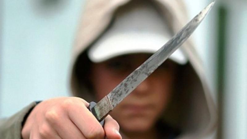 Школьник с ножом во время урока атаковал учительницу на Прикарпатье