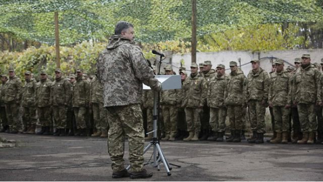 Порошенко пояснив, чому затягує з зустріччю в нормадському форматі