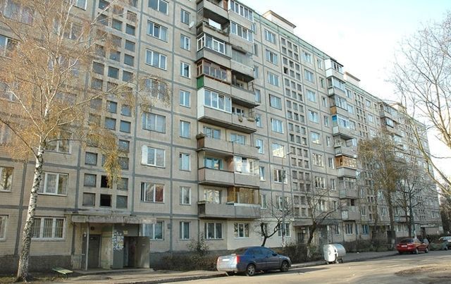 Пенсіонер випав із багатоповерхівки у Києві, – ЗМІ Пенсіонер випав із багатоповерхівки у Києві, – ЗМІ