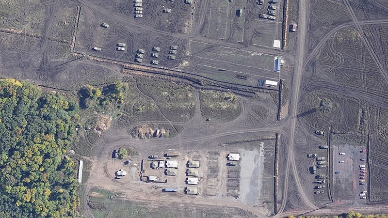 Серйозне скупчення російської техніки зафіксували на Донеччині: з’явилося відео Серйозне скупчення російської техніки зафіксували на Донеччині: з’явилося відео