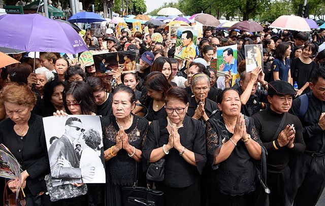 В Таиланде нападают на людей, которые не расстроены смертью короля