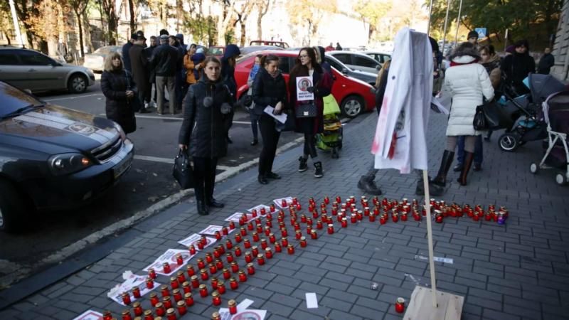 Смерть дитини спровокувала пікет матерів у Львові