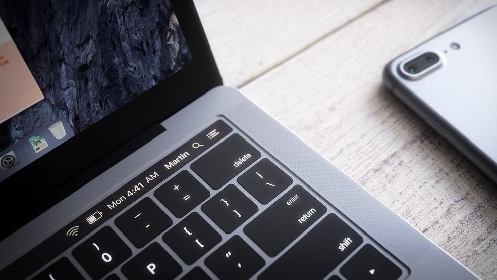 Новые MacBook будут без традиционного USB-порта и с OLED-клавишами