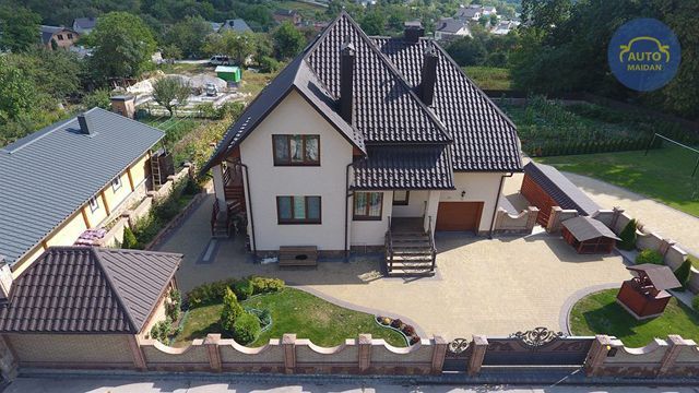 Активисты узнали о шикарной жизни главного полицейского Тернопольской области Активисты узнали о шикарной жизни главного полицейского Тернопольской области