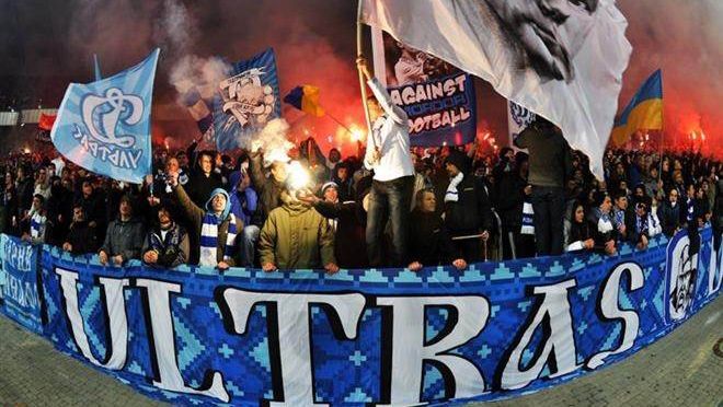 Ультрас "Динамо" составили о боевике "Мотороле" кричалку Ультрас "Динамо" составили о боевике "Мотороле" кричалку