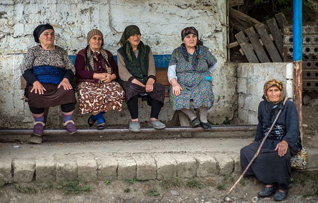 Пенсионеры-переселенцы подрались в очереди за удостоверениями Пенсионеры-переселенцы подрались в очереди за удостоверениями