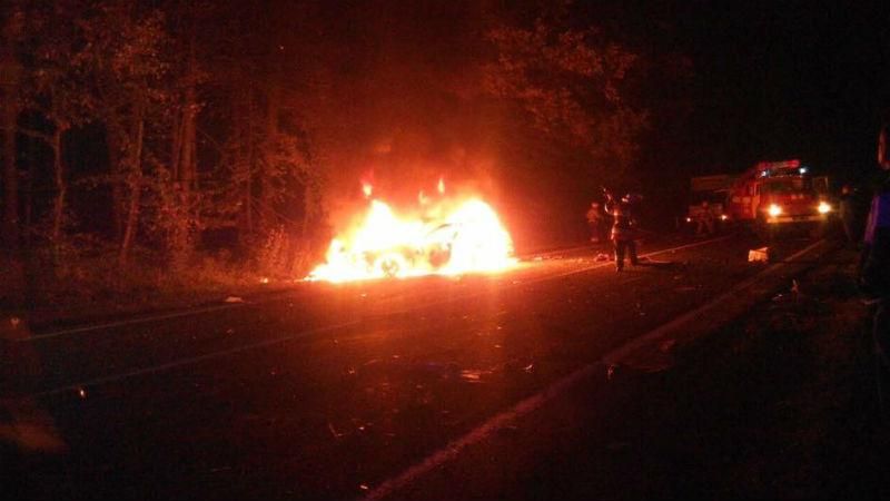 Массовая авария под Львовом. Одна из машин загорелась, погибла женщина Массовая авария под Львовом. Одна из машин загорелась, погибла женщина