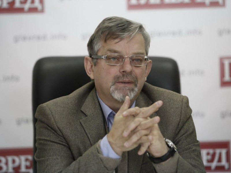 Эксперт рассказал, зачем Порошенко нужны миллиарды Януковича Эксперт рассказал, зачем Порошенко нужны миллиарды Януковича