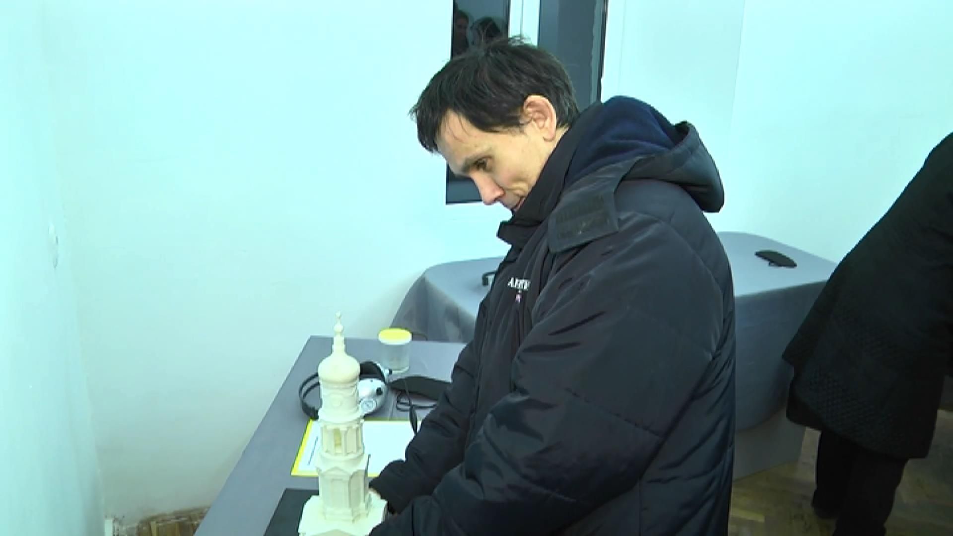 Українці із вадами зору вперше зможуть познайомитися з Ейфелевою вежею Українці із вадами зору вперше зможуть познайомитися з Ейфелевою вежею