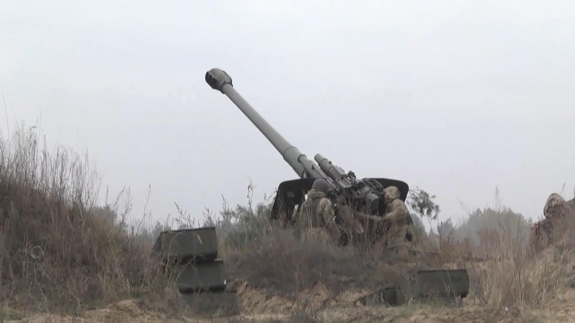 Як навчаються артилеристи: потужне відео гарматних залпів Як навчаються артилеристи: потужне відео гарматних залпів