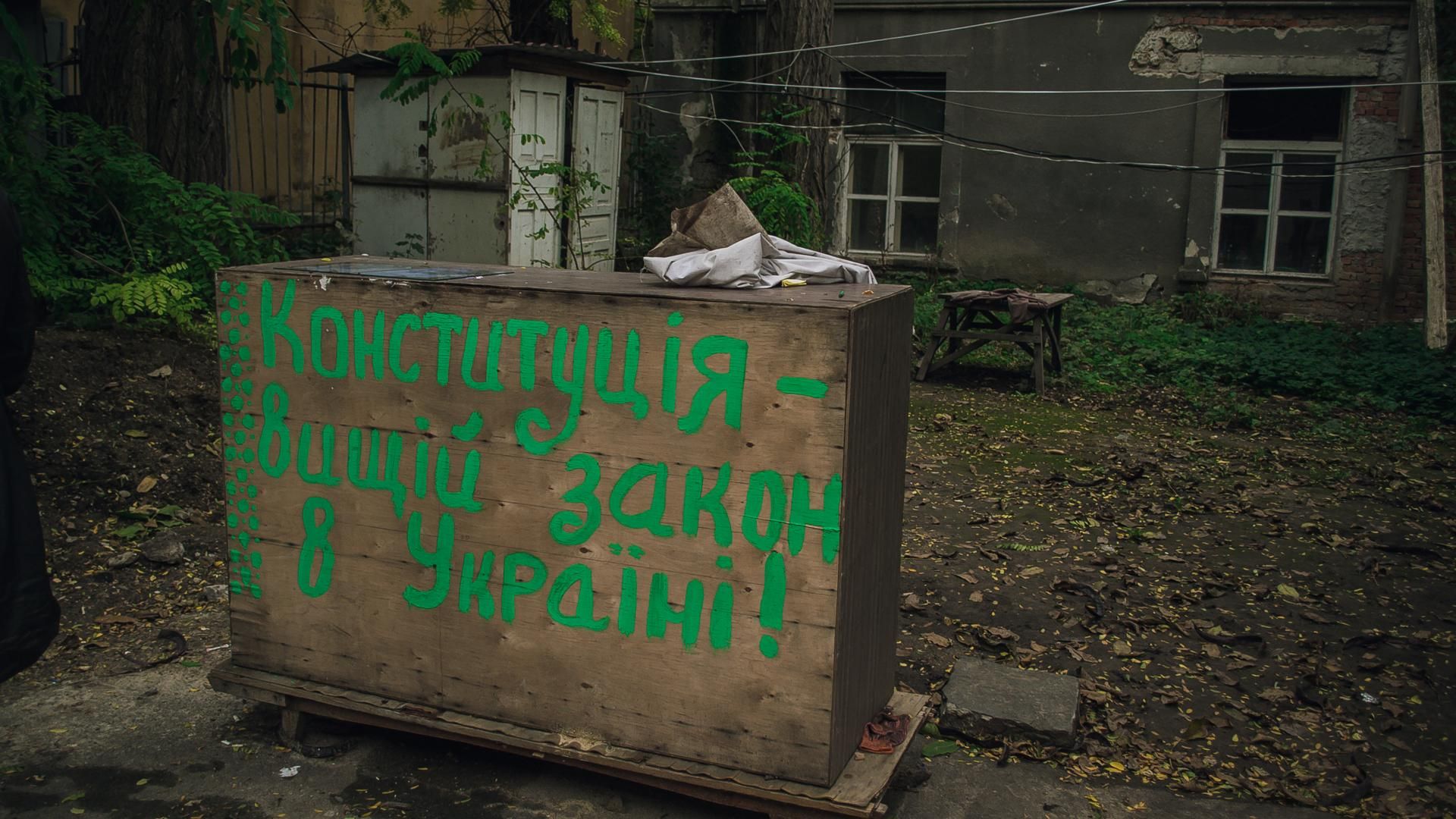 Люди як люди. Квартирне питання їх тільки зіпсувало Люди як люди. Квартирне питання їх тільки зіпсувало