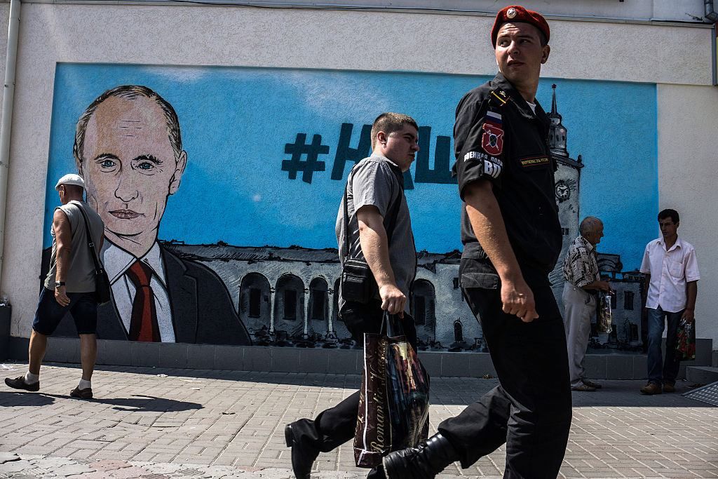 Российским военным предлагают поселиться в Крыму