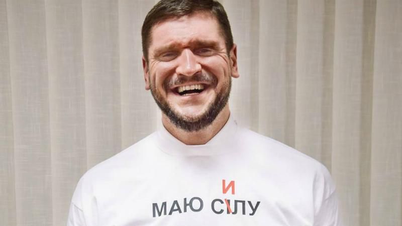 Після презентації "азірівкою" Савченко театрально продекламував вірш про мову Після презентації "азірівкою" Савченко театрально продекламував вірш про мову