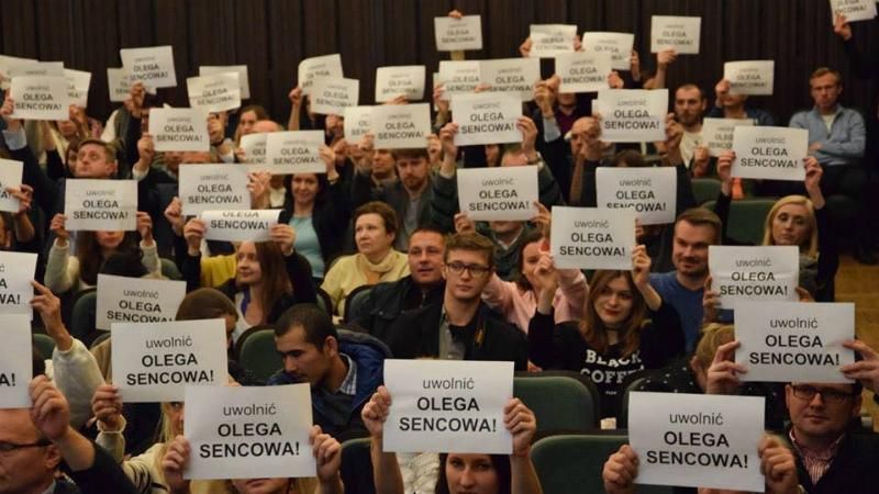 Акция в поддержку Сенцова устроили на кинофестивале в Польше Акция в поддержку Сенцова устроили на кинофестивале в Польше