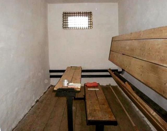 Російська активістка показала фото ШІЗО, куди помістили Сенцова Російська активістка показала фото ШІЗО, куди помістили Сенцова