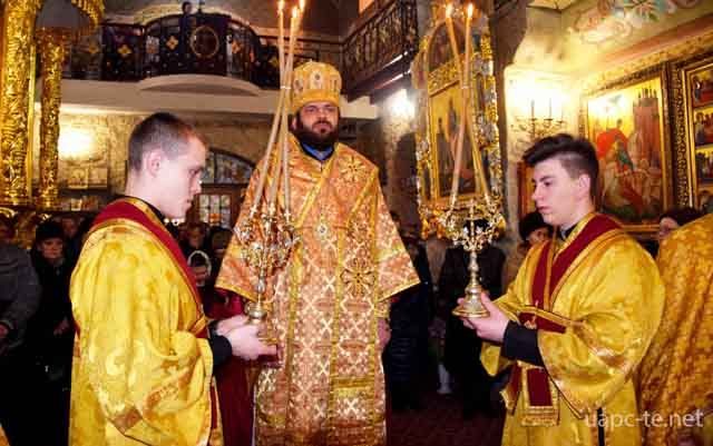 Вибачаюся перед віруючими і Богом: архієпископ після розваг з дівчатами в клубі