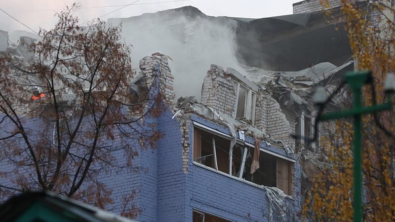 Сильний вибух у житловому будинку в Росії: опубліковані відео 