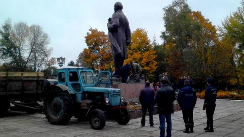 На Чернігівщині демонтували останній пам’ятник Іллічу, – ЗМІ