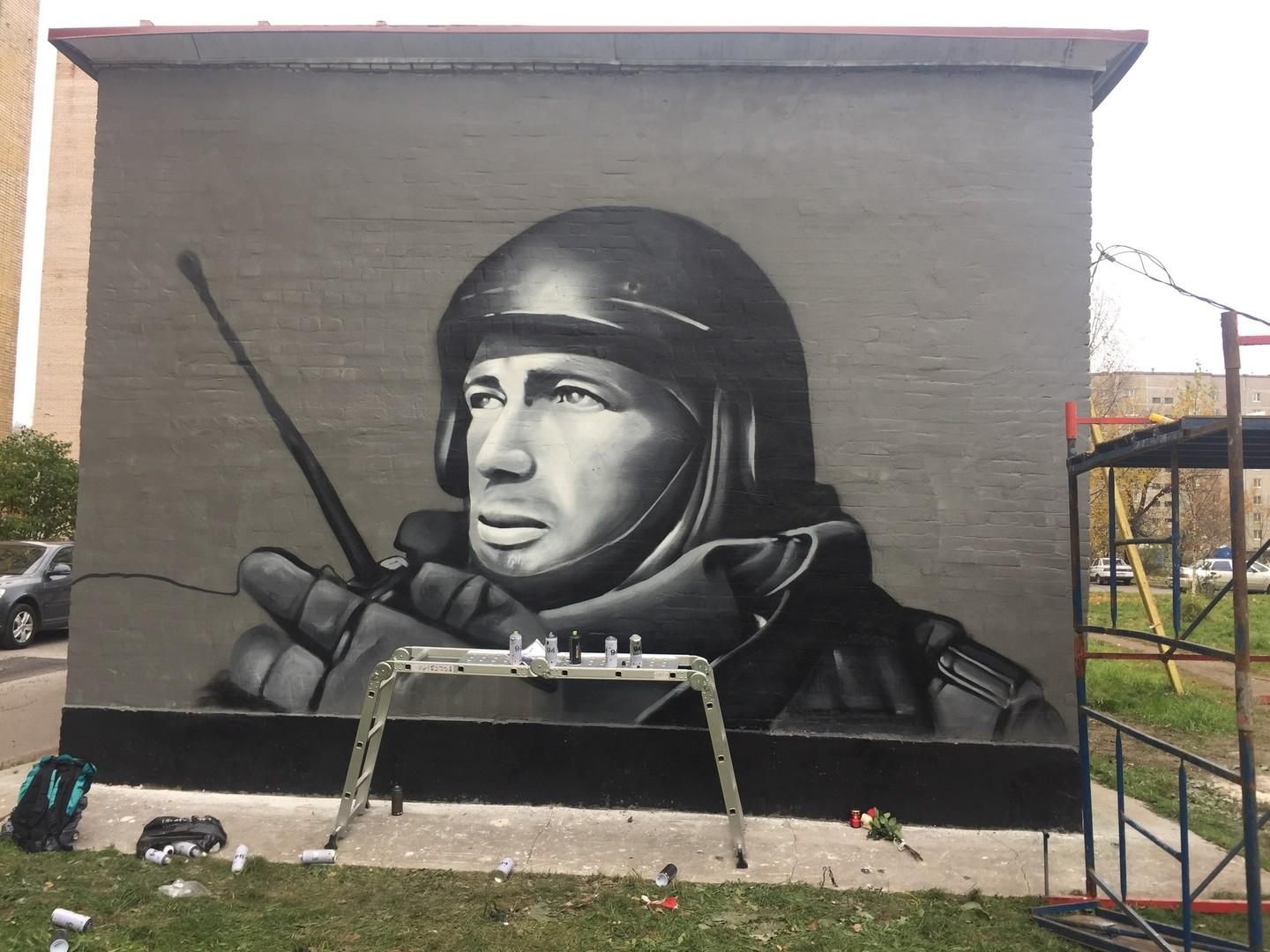 Соцмережі висміяли недолуге графіті з "Моторолою" в Санкт-Петербурзі
