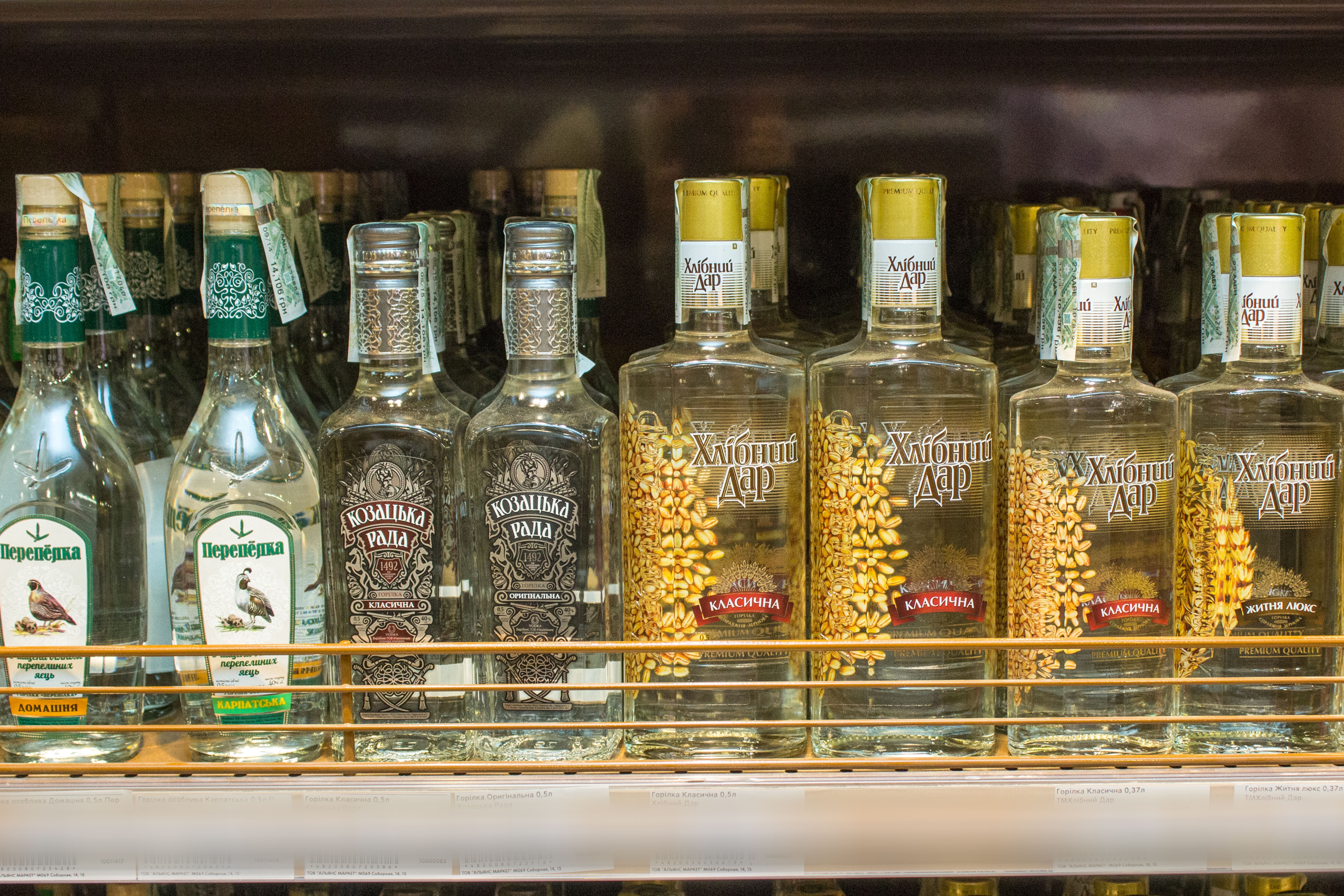 Масштабний цех з виготовлення підробленої горілки викрили у Києві Масштабний цех з виготовлення підробленої горілки викрили у Києві