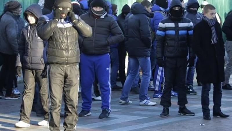 Молодые люди с файерами атаковали представительство США в Москве, – СМИ
