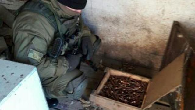 Прикордонники виявили чималий сховок патронів в зоні АТО Прикордонники виявили чималий сховок патронів в зоні АТО